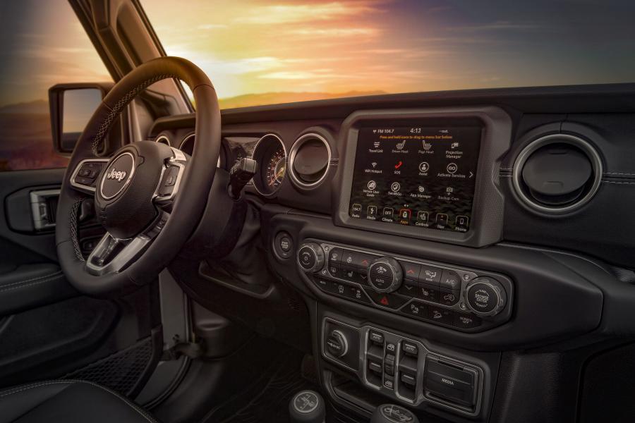Детали интерьера Jeep Wrangler Unlimited Moab Edition (JL) 2018 года  (NA) (фото 4 из 16)